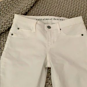 White jeans! Never been Worn! Low rise
